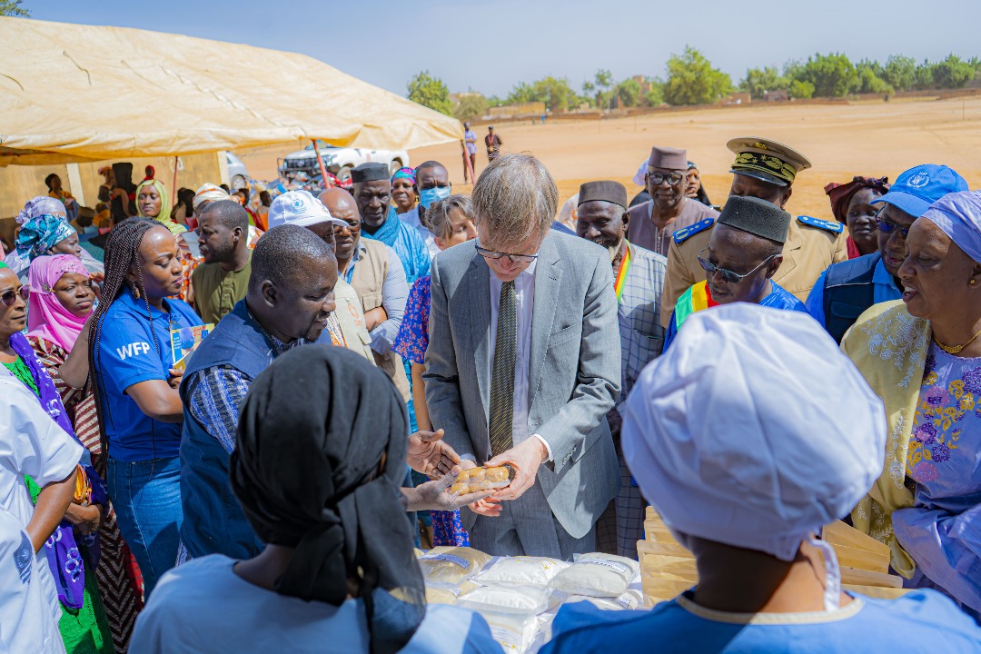 Mali : L’ambassadeur de l’Union européenne visite des infrastructures financées par son institution.
